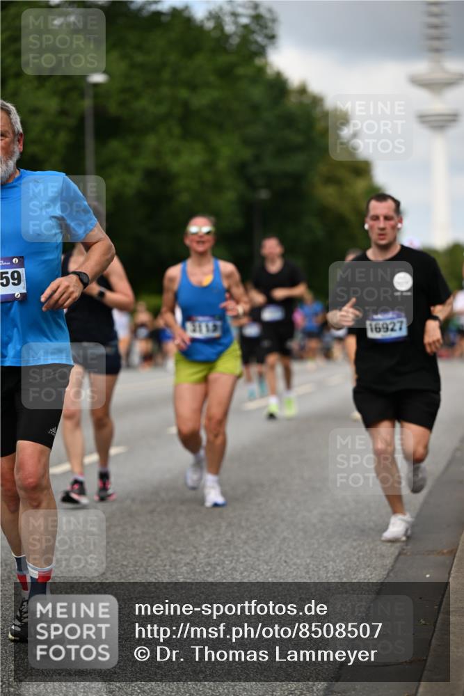 29.06.2025 - hella hamburg halbmarathon Dr. Thomas Lammeyer http://msf.ph/oto/8508507 29.06.2025 10:29:46 Kennedybrücke 1627, 1740, 2000, 3053, 3099, 3113, 3132, 3920, 4008, 4010, 4111, 4444, 4797, 5814, 6869, 7778, 8083, 8276, 8962, 9927, 11157, 11400 meine-sportfotos.de