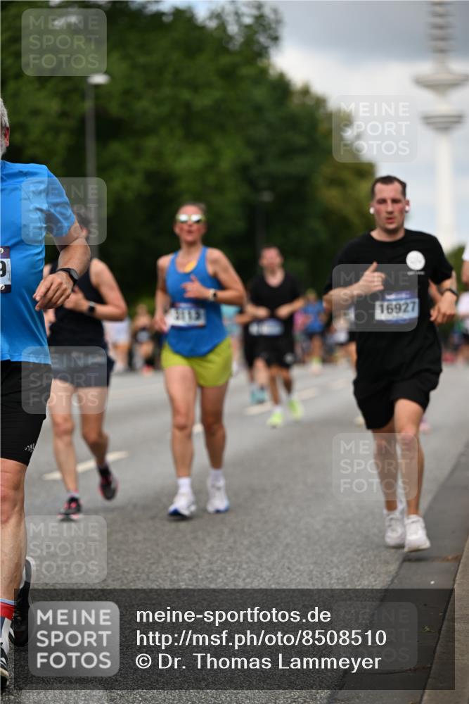 29.06.2025 - hella hamburg halbmarathon Dr. Thomas Lammeyer http://msf.ph/oto/8508510 29.06.2025 10:29:46 Kennedybrücke 1627, 1740, 2000, 3053, 3099, 3113, 3132, 3920, 4008, 4010, 4111, 4444, 4797, 5814, 6869, 7778, 8083, 8276, 8962, 9927, 11157, 11400 meine-sportfotos.de