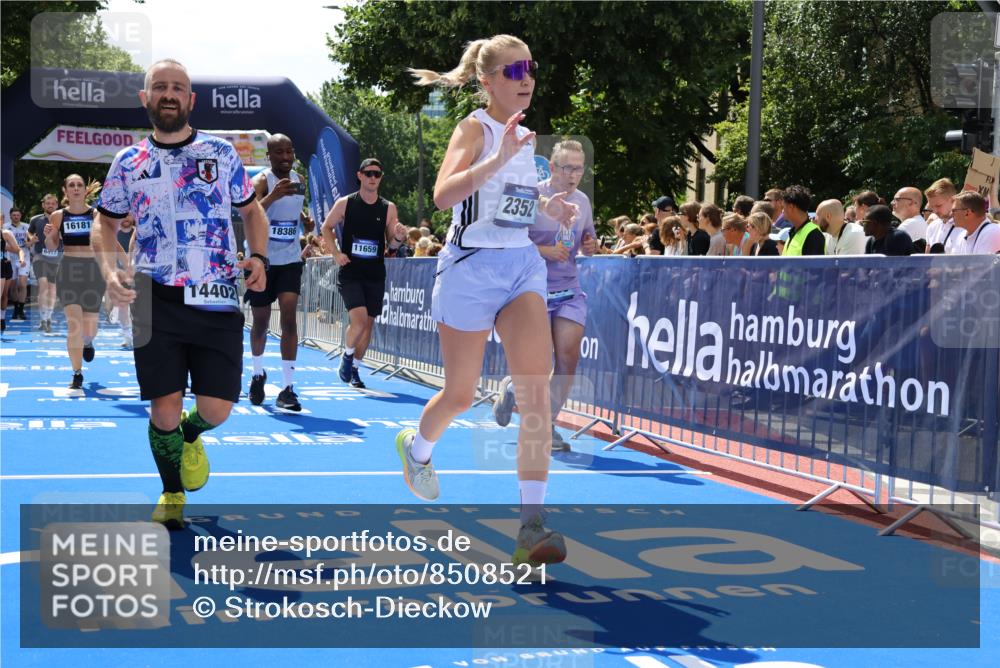 29.06.2025 - hella hamburg halbmarathon Strokosch-Dieckow http://msf.ph/oto/8508521 29.06.2025 11:40:52 Ziel 1076, 1156, 1985, 2352, 3281, 3829, 4968, 5702, 5877, 6417, 7371, 8167, 8369, 9237, 9774, 10532, 10567, 10806, 11053, 11152, 11659, 12532, 13574, 14402, 15143, 16181, 16346, 16461, 17044, 17446, 17582, 18386 meine-sportfotos.de