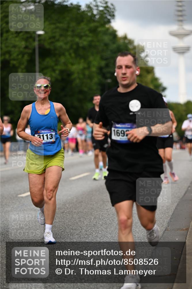29.06.2025 - hella hamburg halbmarathon Dr. Thomas Lammeyer http://msf.ph/oto/8508526 29.06.2025 10:29:47 Kennedybrücke 1627, 1740, 2000, 3053, 3099, 3113, 3132, 3920, 4008, 4010, 4111, 4444, 4797, 5814, 6869, 7778, 8083, 8276, 8357, 8962, 9927, 11157, 11400 meine-sportfotos.de