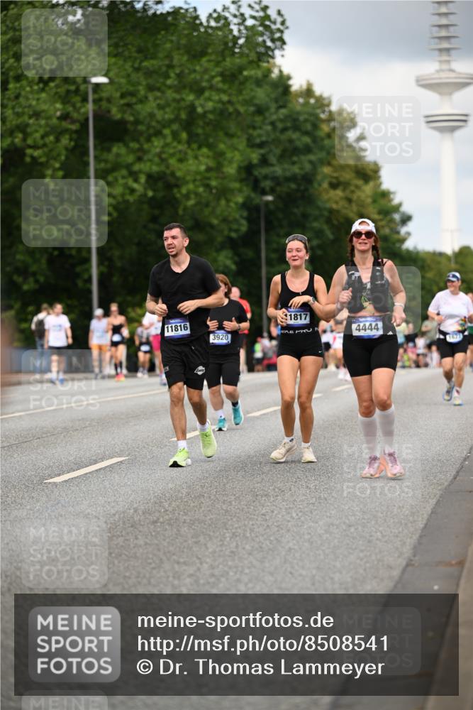 29.06.2025 - hella hamburg halbmarathon Dr. Thomas Lammeyer http://msf.ph/oto/8508541 29.06.2025 10:29:49 Kennedybrücke 1627, 1740, 2000, 3053, 3099, 3113, 3920, 4008, 4010, 4111, 4444, 4797, 5814, 6869, 7778, 8083, 8276, 8357, 8962, 9927, 11157, 11400 meine-sportfotos.de
