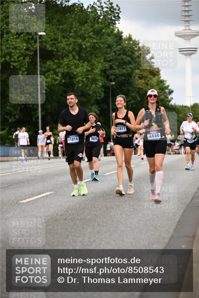 29.06.2025 - hella hamburg halbmarathon Dr. Thomas Lammeyer http://msf.ph/oto/8508543 29.06.2025 10:29:49 Kennedybrücke 1627, 1740, 2000, 3053, 3099, 3113, 3920, 4008, 4010, 4111, 4444, 4797, 5814, 6869, 7778, 8083, 8276, 8357, 8962, 9927, 11157, 11400 meine-sportfotos.de