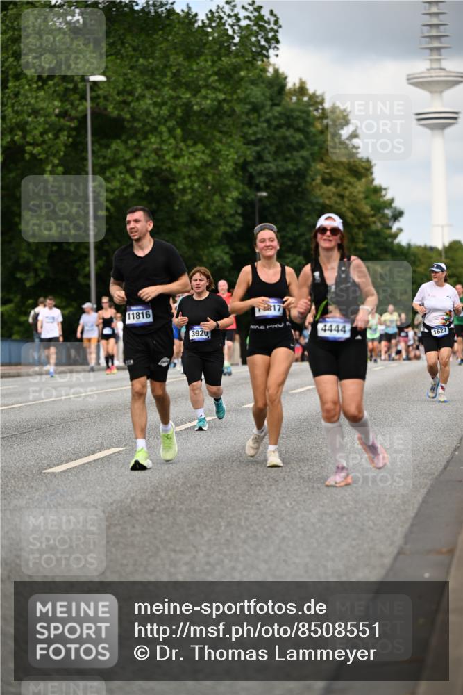 29.06.2025 - hella hamburg halbmarathon Dr. Thomas Lammeyer http://msf.ph/oto/8508551 29.06.2025 10:29:50 Kennedybrücke 1627, 1740, 2000, 3053, 3099, 3113, 3920, 4008, 4010, 4111, 4444, 4797, 5814, 6869, 7778, 8083, 8276, 8357, 8962, 9927, 11157, 11400 meine-sportfotos.de