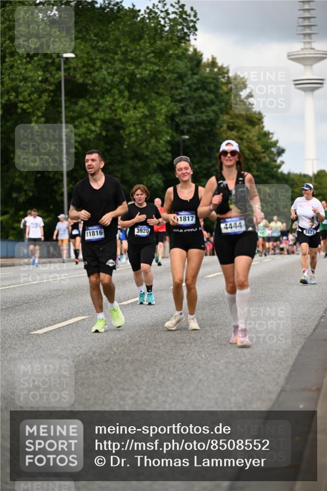 29.06.2025 - hella hamburg halbmarathon Dr. Thomas Lammeyer http://msf.ph/oto/8508552 29.06.2025 10:29:50 Kennedybrücke 1627, 1740, 2000, 3053, 3099, 3113, 3920, 4008, 4010, 4111, 4444, 4797, 5814, 6869, 7778, 8083, 8276, 8357, 8962, 9927, 11157, 11400 meine-sportfotos.de