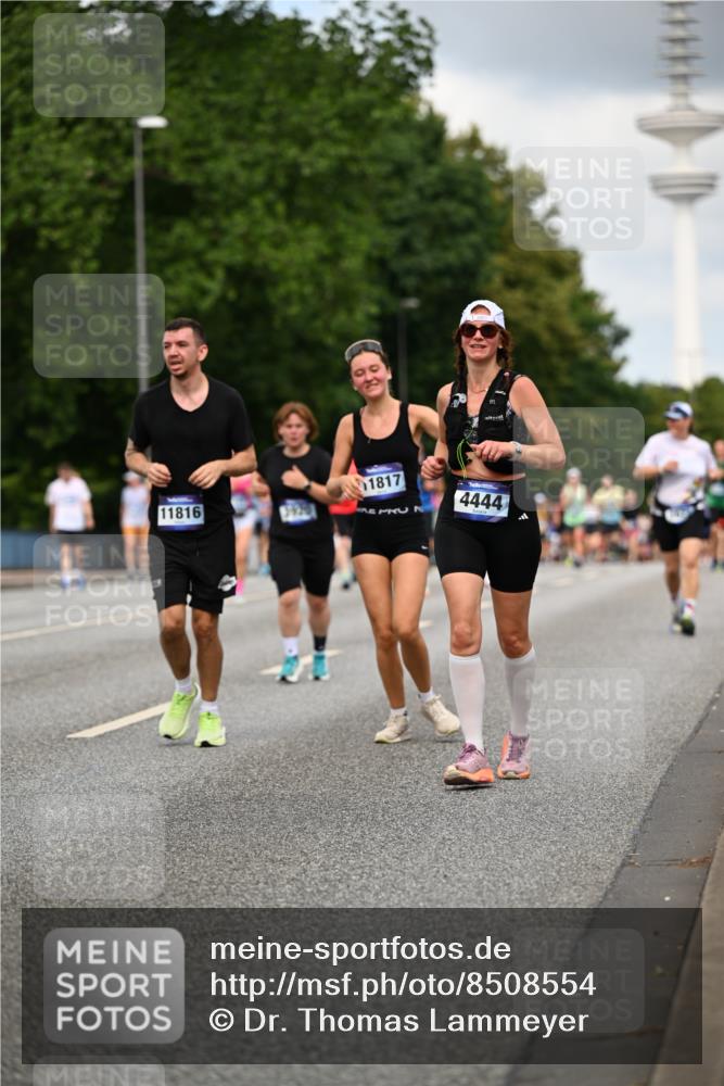 29.06.2025 - hella hamburg halbmarathon Dr. Thomas Lammeyer http://msf.ph/oto/8508554 29.06.2025 10:29:50 Kennedybrücke 1627, 1740, 2000, 3053, 3099, 3113, 3920, 4008, 4010, 4111, 4444, 4797, 5814, 6869, 7778, 8083, 8276, 8357, 8962, 9927, 11157, 11400 meine-sportfotos.de