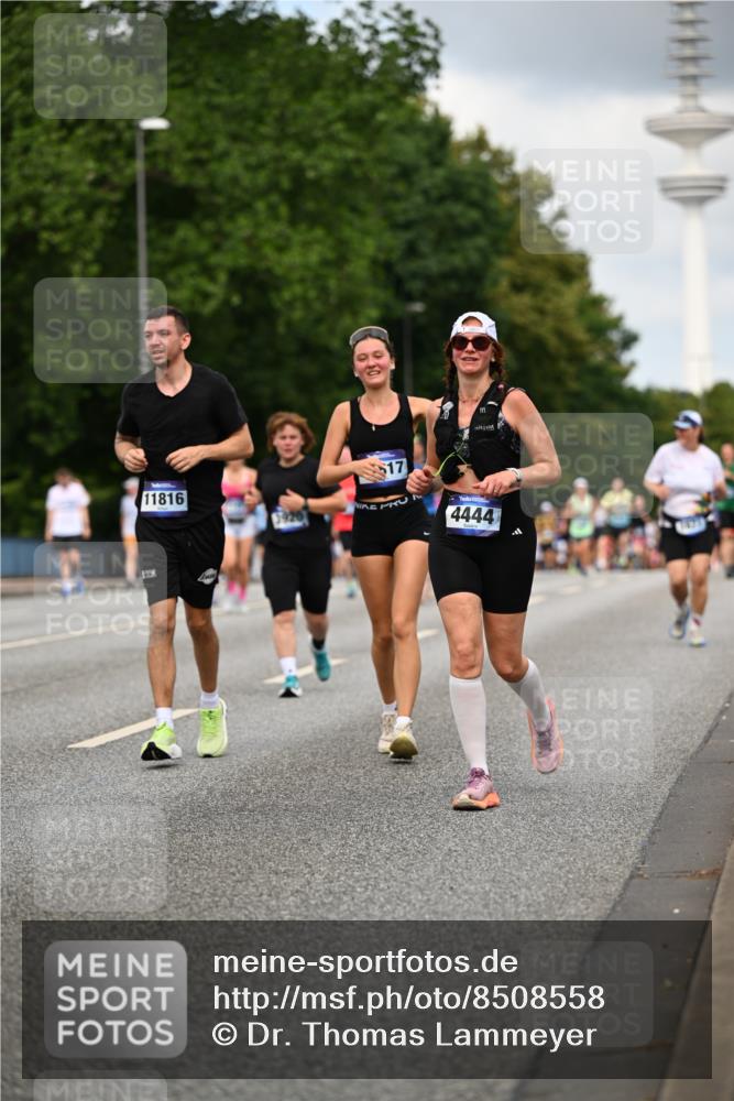 29.06.2025 - hella hamburg halbmarathon Dr. Thomas Lammeyer http://msf.ph/oto/8508558 29.06.2025 10:29:50 Kennedybrücke 1627, 1740, 2000, 3053, 3099, 3113, 3920, 4008, 4010, 4111, 4444, 4797, 5814, 6869, 7778, 8083, 8276, 8357, 8962, 9927, 11157, 11400 meine-sportfotos.de