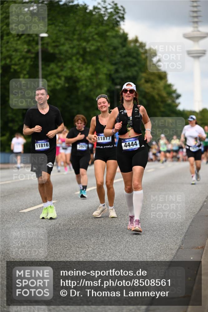 29.06.2025 - hella hamburg halbmarathon Dr. Thomas Lammeyer http://msf.ph/oto/8508561 29.06.2025 10:29:51 Kennedybrücke 1093, 1627, 1740, 2000, 2278, 3053, 3099, 3113, 3920, 4008, 4010, 4444, 4797, 5814, 6869, 7778, 8276, 8357, 8962, 9927, 11157, 11400 meine-sportfotos.de