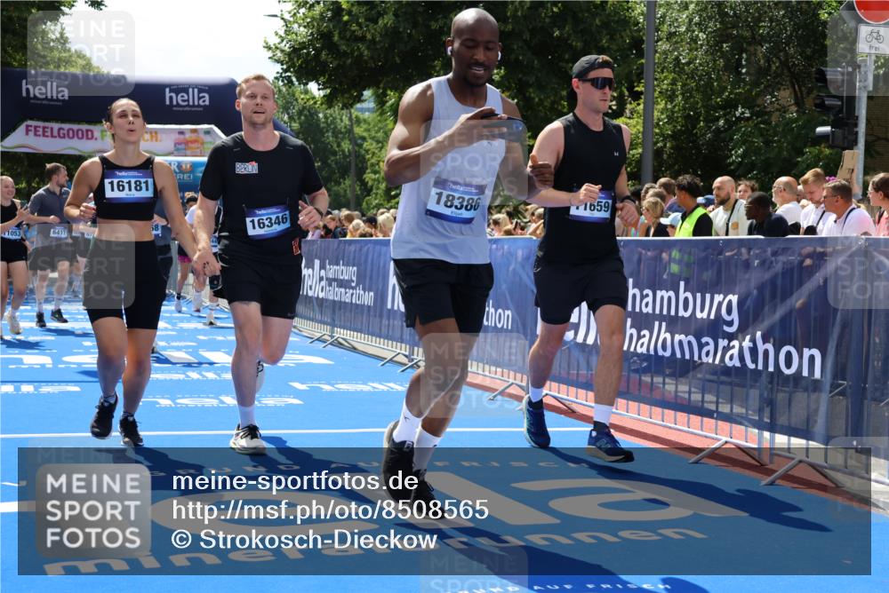 29.06.2025 - hella hamburg halbmarathon Strokosch-Dieckow http://msf.ph/oto/8508565 29.06.2025 11:40:54 Ziel 1076, 1156, 1985, 2352, 3281, 3829, 4968, 5702, 6417, 7045, 7371, 8167, 8369, 9237, 10567, 10806, 11053, 11152, 11659, 12532, 13471, 13776, 14402, 15143, 16181, 16346, 16461, 17044, 17446, 17582, 18386 meine-sportfotos.de