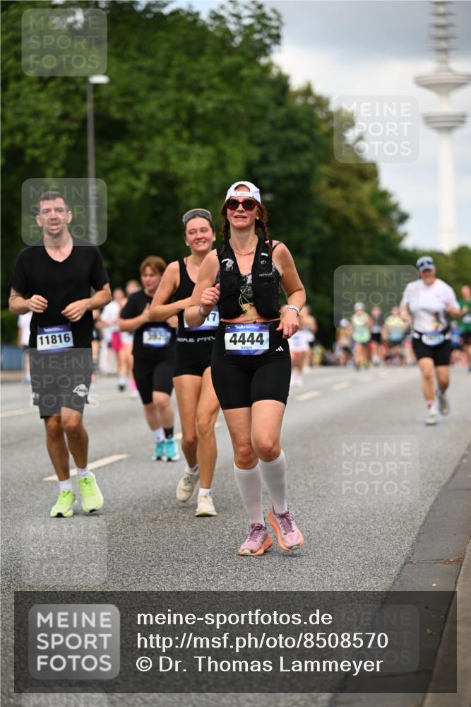 29.06.2025 - hella hamburg halbmarathon Dr. Thomas Lammeyer http://msf.ph/oto/8508570 29.06.2025 10:29:51 Kennedybrücke 1093, 1627, 1740, 2000, 2278, 3053, 3099, 3113, 3920, 4008, 4010, 4444, 4797, 5814, 6869, 7778, 8276, 8357, 8962, 9927, 11157, 11400 meine-sportfotos.de