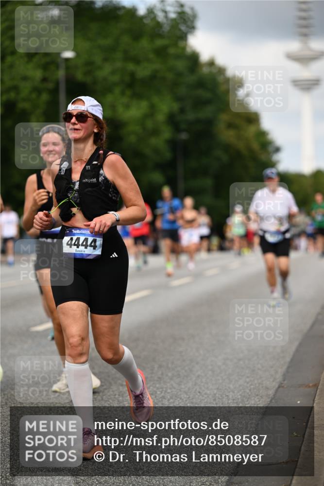 29.06.2025 - hella hamburg halbmarathon Dr. Thomas Lammeyer http://msf.ph/oto/8508587 29.06.2025 10:29:53 Kennedybrücke 1093, 1627, 1740, 2000, 2278, 3053, 3099, 3113, 3920, 4444, 4797, 5814, 6869, 7778, 8276, 8357, 8962, 11157, 11400 meine-sportfotos.de