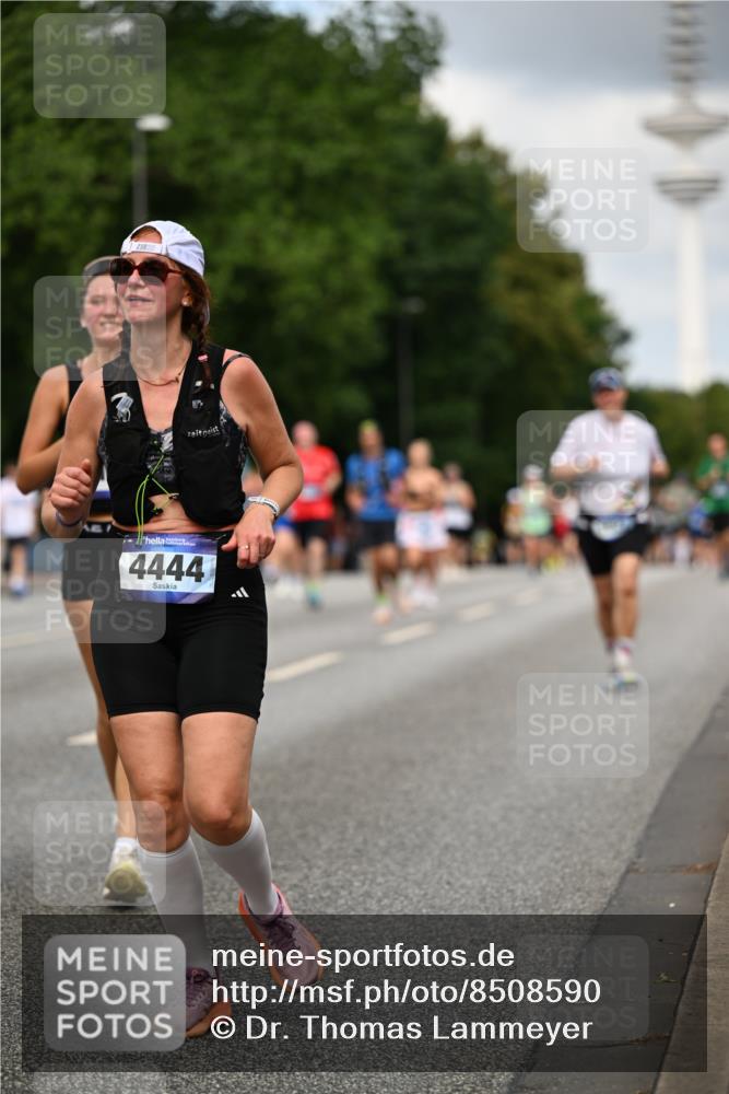 29.06.2025 - hella hamburg halbmarathon Dr. Thomas Lammeyer http://msf.ph/oto/8508590 29.06.2025 10:29:53 Kennedybrücke 1093, 1627, 1740, 2000, 2278, 3053, 3099, 3113, 3920, 4444, 4797, 5814, 6869, 7778, 8276, 8357, 8962, 11157, 11400 meine-sportfotos.de