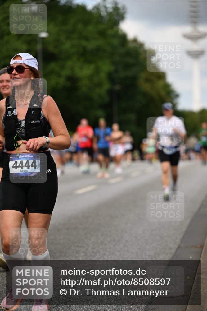 29.06.2025 - hella hamburg halbmarathon Dr. Thomas Lammeyer http://msf.ph/oto/8508597 29.06.2025 10:29:53 Kennedybrücke 1093, 1627, 1740, 2000, 2278, 3053, 3099, 3113, 3920, 4444, 4797, 5814, 6869, 7778, 8276, 8357, 8962, 11157, 11400 meine-sportfotos.de