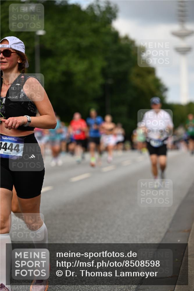 29.06.2025 - hella hamburg halbmarathon Dr. Thomas Lammeyer http://msf.ph/oto/8508598 29.06.2025 10:29:53 Kennedybrücke 1093, 1627, 1740, 2000, 2278, 3053, 3099, 3113, 3920, 4444, 4797, 5814, 6869, 7778, 8276, 8357, 8962, 11157, 11400 meine-sportfotos.de