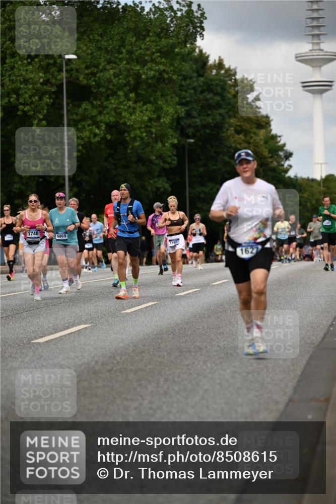 29.06.2025 - hella hamburg halbmarathon Dr. Thomas Lammeyer http://msf.ph/oto/8508615 29.06.2025 10:29:55 Kennedybrücke 1093, 1305, 1627, 1740, 2000, 2278, 3053, 3099, 3113, 3920, 3961, 3963, 4444, 4797, 5814, 6869, 7778, 8276, 8357, 8962, 11157, 11400 meine-sportfotos.de