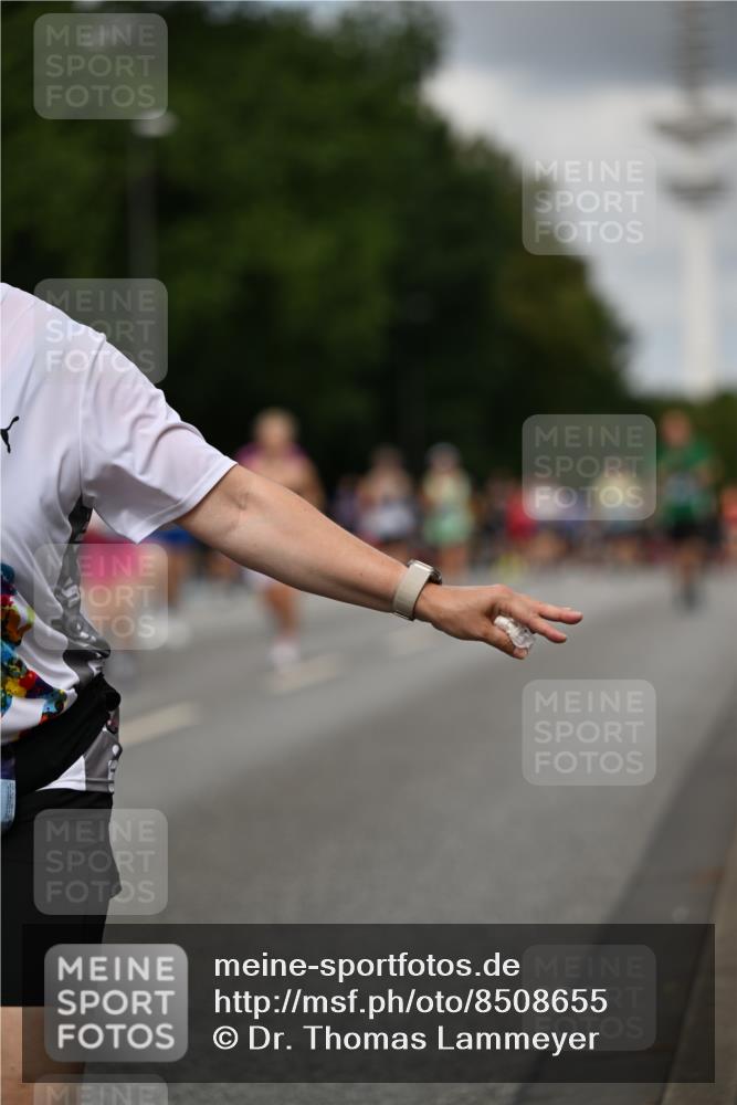 29.06.2025 - hella hamburg halbmarathon Dr. Thomas Lammeyer http://msf.ph/oto/8508655 29.06.2025 10:29:58 Kennedybrücke 1093, 1305, 1627, 1740, 2000, 2278, 3053, 3099, 3113, 3920, 3961, 3963, 4444, 5814, 6663, 6869, 7778, 8357, 11157, 11400 meine-sportfotos.de