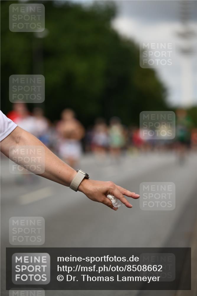 29.06.2025 - hella hamburg halbmarathon Dr. Thomas Lammeyer http://msf.ph/oto/8508662 29.06.2025 10:29:58 Kennedybrücke 1093, 1305, 1627, 1740, 2000, 2278, 3053, 3099, 3113, 3920, 3961, 3963, 4444, 5814, 6663, 6869, 7778, 8357, 11157, 11400 meine-sportfotos.de