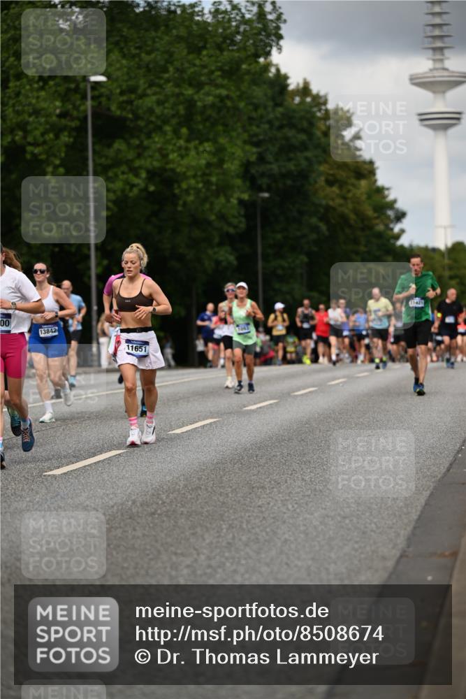 29.06.2025 - hella hamburg halbmarathon Dr. Thomas Lammeyer http://msf.ph/oto/8508674 29.06.2025 10:29:59 Kennedybrücke 1093, 1305, 1627, 1740, 2000, 2278, 3053, 3099, 3113, 3920, 3961, 3963, 4444, 5814, 6663, 6869, 7778, 8357, 11157, 11400 meine-sportfotos.de