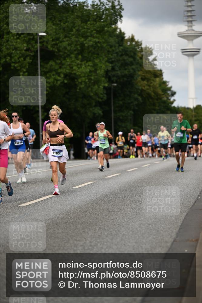 29.06.2025 - hella hamburg halbmarathon Dr. Thomas Lammeyer http://msf.ph/oto/8508675 29.06.2025 10:30:00 Kennedybrücke 1093, 1305, 1627, 1740, 2000, 2278, 3053, 3099, 3113, 3920, 3961, 3963, 4444, 5814, 6663, 6869, 7778, 8357, 9186, 11157, 11400 meine-sportfotos.de