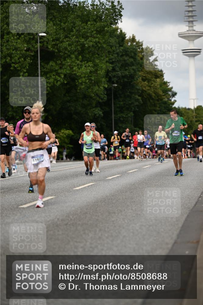29.06.2025 - hella hamburg halbmarathon Dr. Thomas Lammeyer http://msf.ph/oto/8508688 29.06.2025 10:30:01 Kennedybrücke 1093, 1305, 1627, 1740, 2000, 2278, 3053, 3099, 3920, 3961, 3963, 4444, 5814, 6663, 6869, 7778, 8357, 9186, 11157, 11400 meine-sportfotos.de