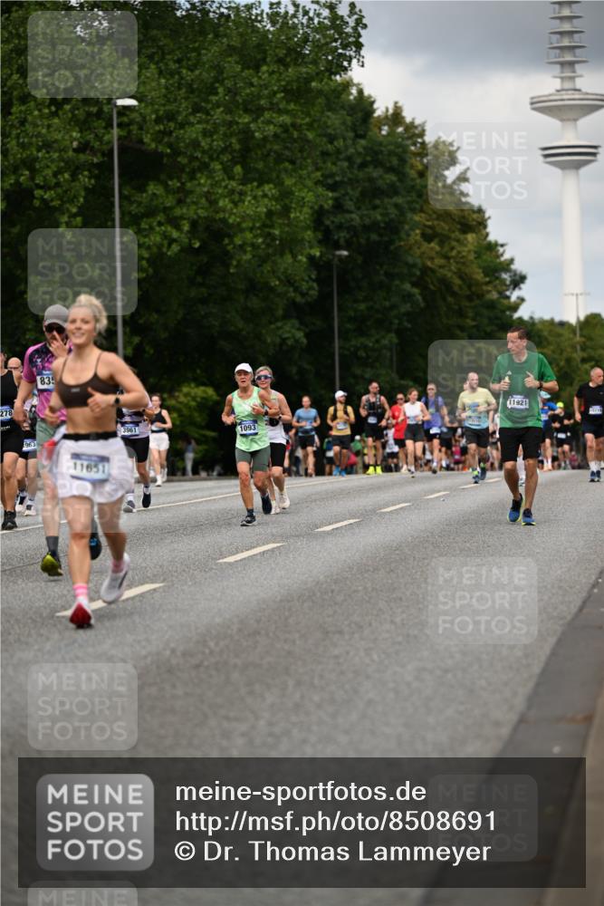 29.06.2025 - hella hamburg halbmarathon Dr. Thomas Lammeyer http://msf.ph/oto/8508691 29.06.2025 10:30:01 Kennedybrücke 1093, 1305, 1627, 1740, 2000, 2278, 3053, 3099, 3920, 3961, 3963, 4444, 5814, 6663, 6869, 7778, 8357, 9186, 11157, 11400 meine-sportfotos.de