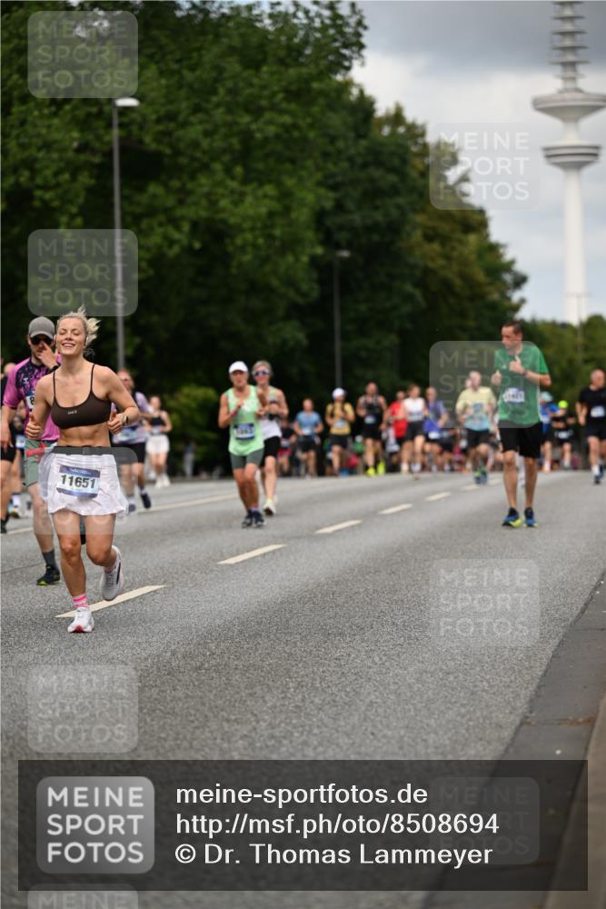 29.06.2025 - hella hamburg halbmarathon Dr. Thomas Lammeyer http://msf.ph/oto/8508694 29.06.2025 10:30:01 Kennedybrücke 1093, 1305, 1627, 1740, 2000, 2278, 3053, 3099, 3920, 3961, 3963, 4444, 5814, 6663, 6869, 7778, 8357, 9186, 11157, 11400 meine-sportfotos.de