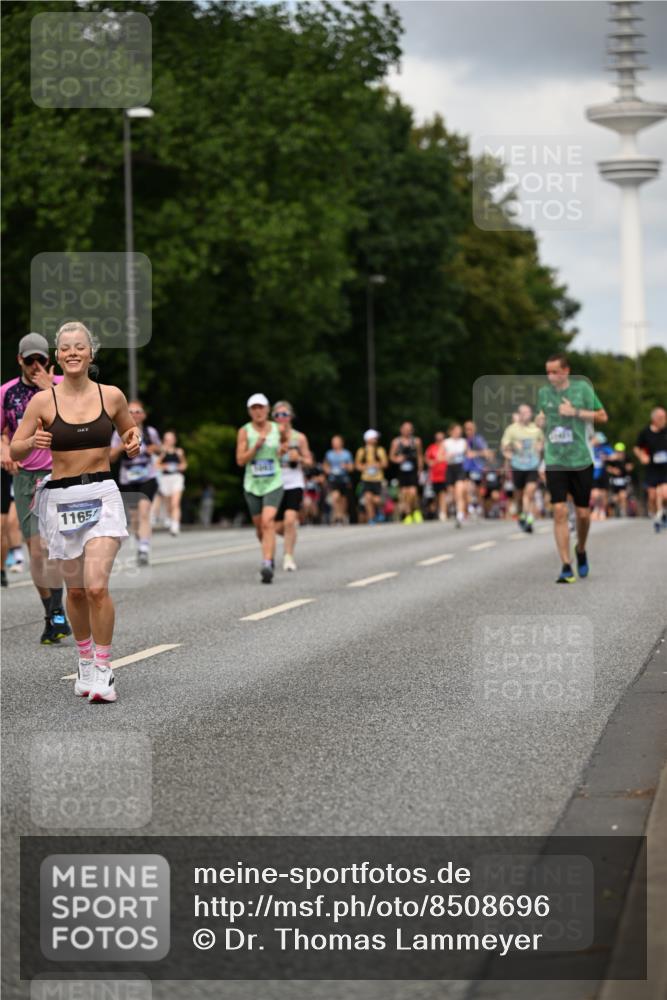 29.06.2025 - hella hamburg halbmarathon Dr. Thomas Lammeyer http://msf.ph/oto/8508696 29.06.2025 10:30:01 Kennedybrücke 1093, 1305, 1627, 1740, 2000, 2278, 3053, 3099, 3920, 3961, 3963, 4444, 5814, 6663, 6869, 7778, 8357, 9186, 11157, 11400 meine-sportfotos.de