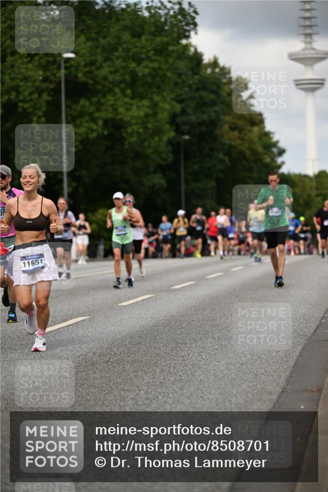 29.06.2025 - hella hamburg halbmarathon Dr. Thomas Lammeyer http://msf.ph/oto/8508701 29.06.2025 10:30:02 Kennedybrücke 1093, 1305, 1627, 1740, 2000, 2278, 3053, 3099, 3920, 3961, 3963, 4444, 5814, 6663, 6869, 7778, 8357, 9186, 11157, 11400 meine-sportfotos.de