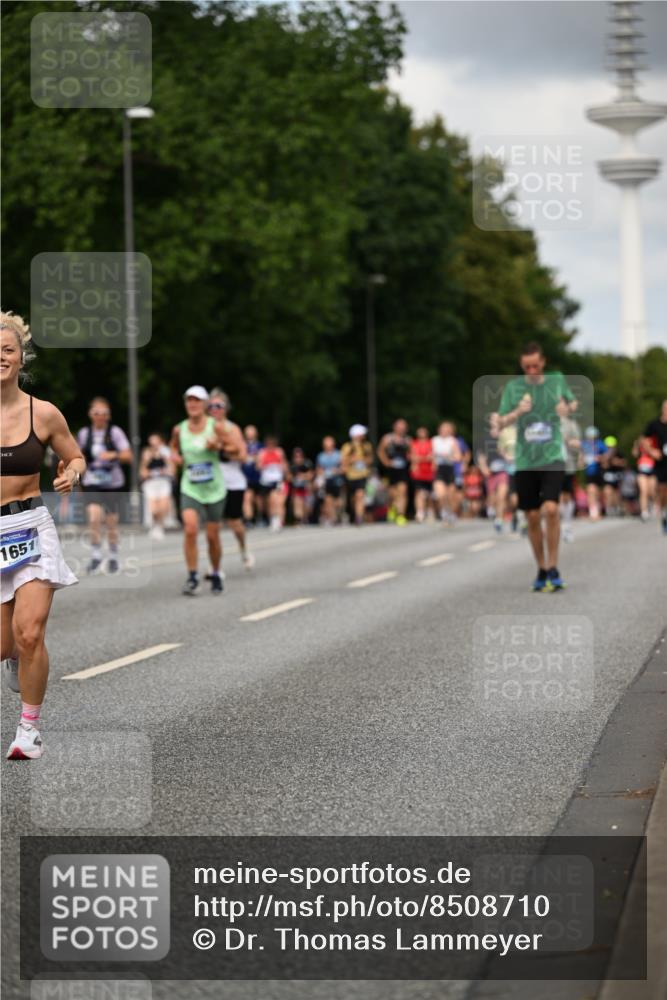 29.06.2025 - hella hamburg halbmarathon Dr. Thomas Lammeyer http://msf.ph/oto/8508710 29.06.2025 10:30:02 Kennedybrücke 1093, 1305, 1627, 1740, 2000, 2278, 3053, 3099, 3920, 3961, 3963, 4444, 5814, 6663, 6869, 7778, 8357, 9186, 11157, 11400 meine-sportfotos.de