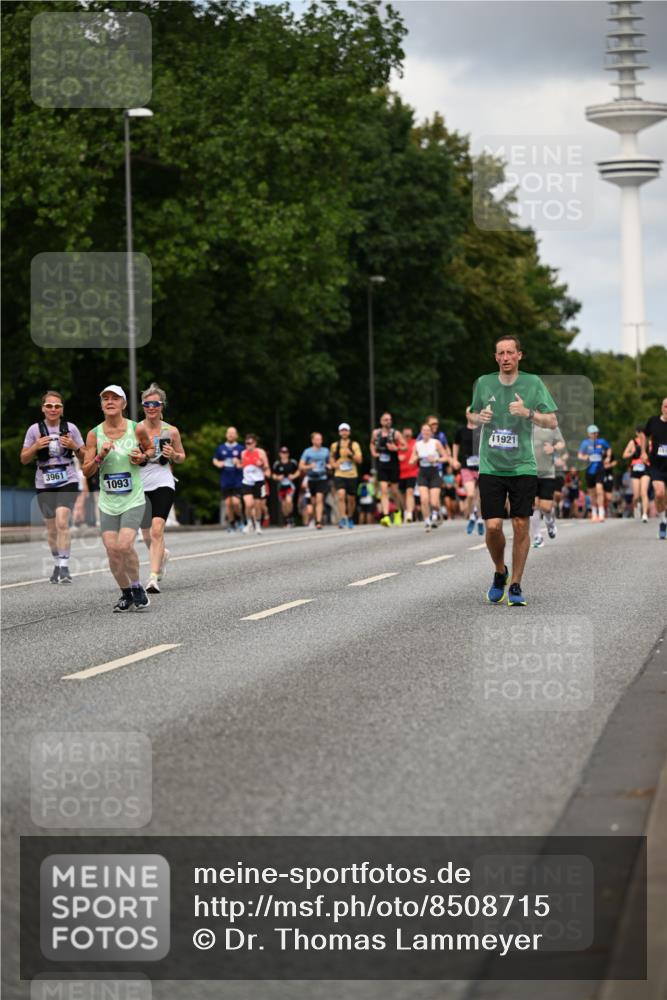 29.06.2025 - hella hamburg halbmarathon Dr. Thomas Lammeyer http://msf.ph/oto/8508715 29.06.2025 10:30:03 Kennedybrücke 1093, 1305, 1627, 1740, 2000, 2278, 3053, 3920, 3961, 3963, 4444, 5814, 6663, 6869, 7778, 8357, 9186, 11157, 11400 meine-sportfotos.de