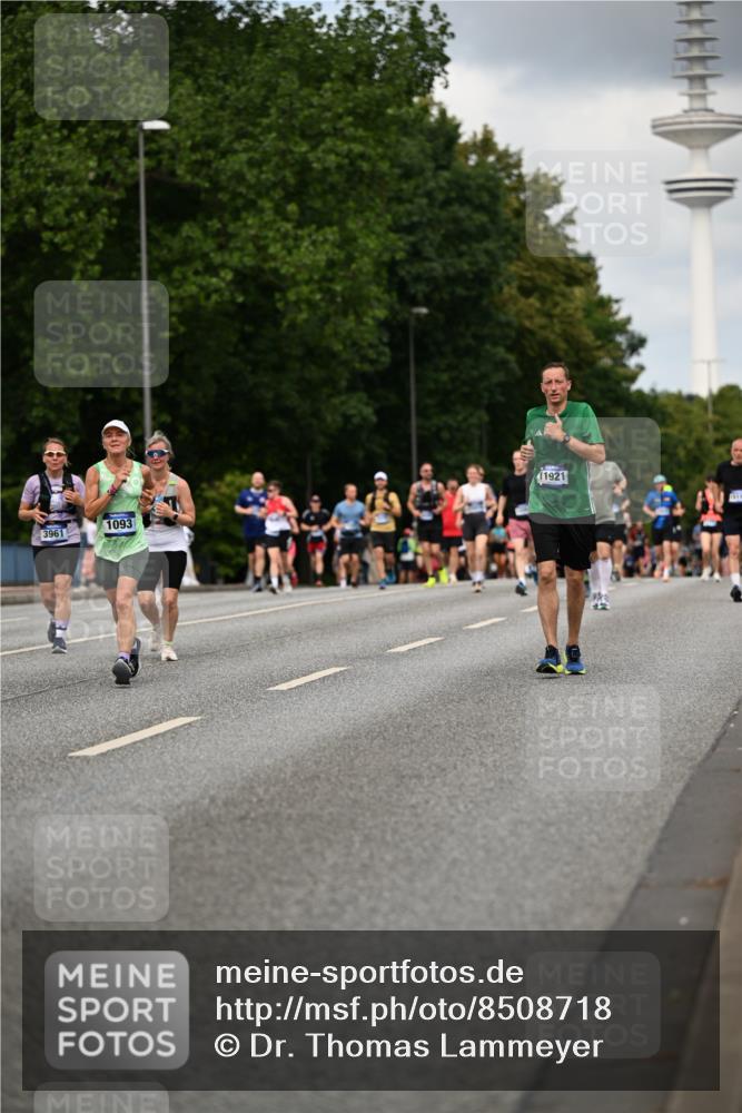 29.06.2025 - hella hamburg halbmarathon Dr. Thomas Lammeyer http://msf.ph/oto/8508718 29.06.2025 10:30:03 Kennedybrücke 1093, 1305, 1627, 1740, 2000, 2278, 3053, 3920, 3961, 3963, 4444, 5814, 6663, 6869, 7778, 8357, 9186, 11157, 11400 meine-sportfotos.de