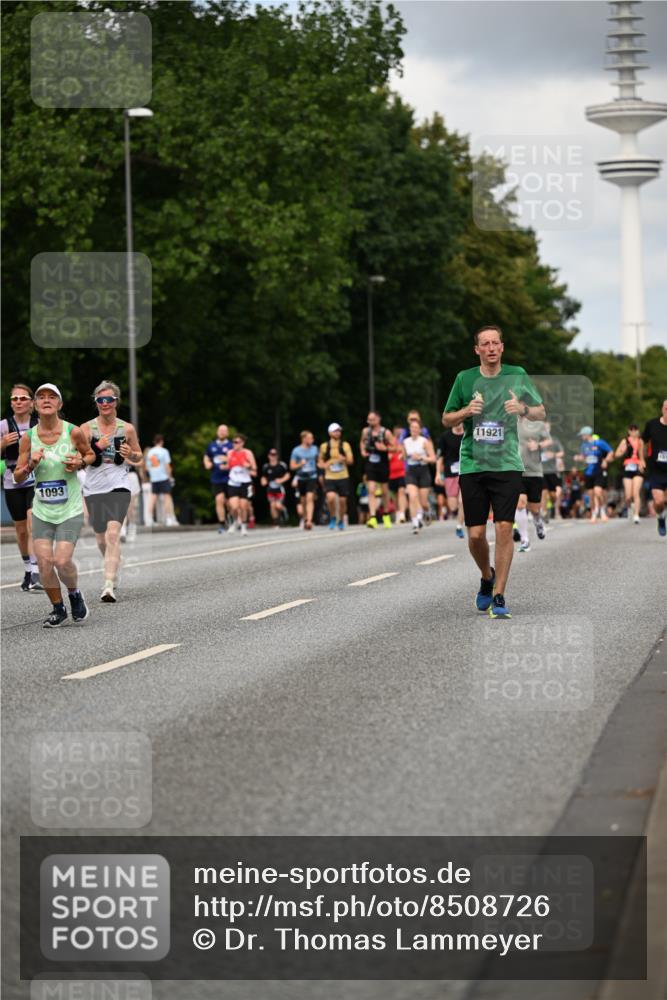29.06.2025 - hella hamburg halbmarathon Dr. Thomas Lammeyer http://msf.ph/oto/8508726 29.06.2025 10:30:04 Kennedybrücke 1093, 1305, 1627, 1740, 2000, 2278, 3053, 3920, 3961, 3963, 4444, 5028, 6663, 6869, 8357, 9186, 11157, 11400 meine-sportfotos.de
