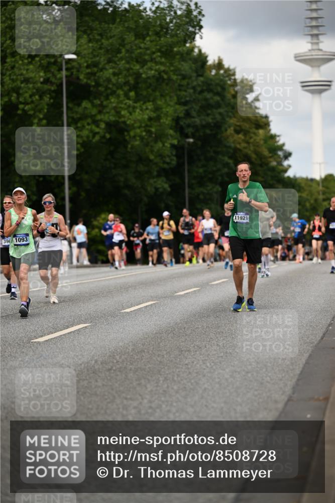 29.06.2025 - hella hamburg halbmarathon Dr. Thomas Lammeyer http://msf.ph/oto/8508728 29.06.2025 10:30:04 Kennedybrücke 1093, 1305, 1627, 1740, 2000, 2278, 3053, 3920, 3961, 3963, 4444, 5028, 6663, 6869, 8357, 9186, 11157, 11400 meine-sportfotos.de