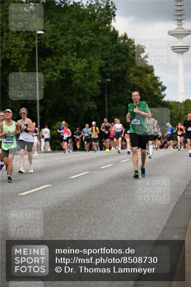 29.06.2025 - hella hamburg halbmarathon Dr. Thomas Lammeyer http://msf.ph/oto/8508730 29.06.2025 10:30:04 Kennedybrücke 1093, 1305, 1627, 1740, 2000, 2278, 3053, 3920, 3961, 3963, 4444, 5028, 6663, 6869, 8357, 9186, 11157, 11400 meine-sportfotos.de