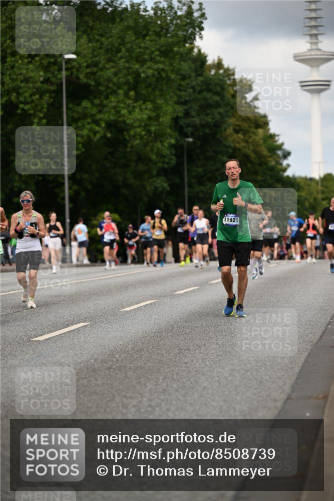 29.06.2025 - hella hamburg halbmarathon Dr. Thomas Lammeyer http://msf.ph/oto/8508739 29.06.2025 10:30:05 Kennedybrücke 1093, 1305, 1627, 1740, 2000, 2278, 3053, 3920, 3961, 3963, 4378, 4444, 5028, 6663, 6869, 8357, 9186, 11157, 11400 meine-sportfotos.de