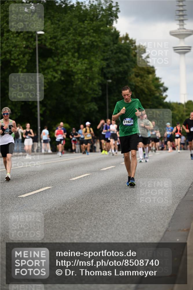 29.06.2025 - hella hamburg halbmarathon Dr. Thomas Lammeyer http://msf.ph/oto/8508740 29.06.2025 10:30:05 Kennedybrücke 1093, 1305, 1627, 1740, 2000, 2278, 3053, 3920, 3961, 3963, 4378, 4444, 5028, 6663, 6869, 8357, 9186, 11157, 11400 meine-sportfotos.de