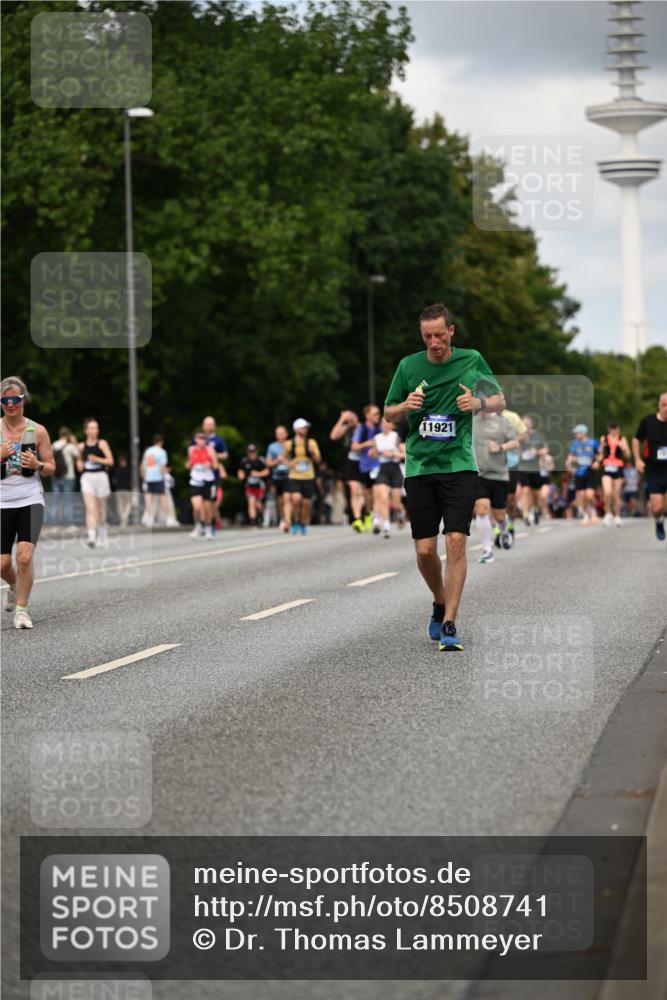 29.06.2025 - hella hamburg halbmarathon Dr. Thomas Lammeyer http://msf.ph/oto/8508741 29.06.2025 10:30:05 Kennedybrücke 1093, 1305, 1627, 1740, 2000, 2278, 3053, 3920, 3961, 3963, 4378, 4444, 5028, 6663, 6869, 8357, 9186, 11157, 11400 meine-sportfotos.de