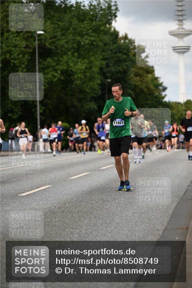 29.06.2025 - hella hamburg halbmarathon Dr. Thomas Lammeyer http://msf.ph/oto/8508749 29.06.2025 10:30:06 Kennedybrücke 1093, 1305, 1627, 1740, 2000, 2278, 3053, 3765, 3920, 3961, 3963, 4378, 4444, 5028, 6663, 6869, 8357, 9186, 11157, 11400 meine-sportfotos.de