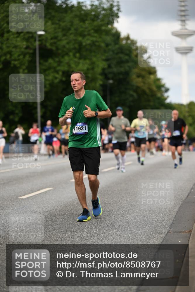 29.06.2025 - hella hamburg halbmarathon Dr. Thomas Lammeyer http://msf.ph/oto/8508767 29.06.2025 10:30:08 Kennedybrücke 1093, 1305, 1627, 1740, 2278, 3765, 3920, 3961, 3963, 4378, 5028, 6663, 6869, 8357, 9186, 11157, 11400 meine-sportfotos.de