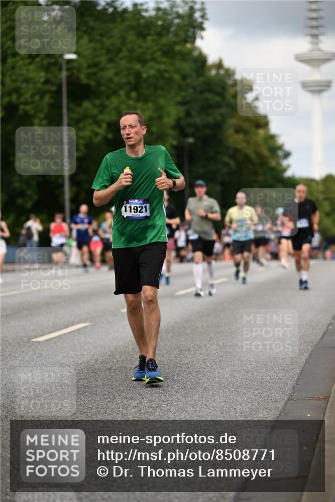 29.06.2025 - hella hamburg halbmarathon Dr. Thomas Lammeyer http://msf.ph/oto/8508771 29.06.2025 10:30:08 Kennedybrücke 1093, 1305, 1627, 1740, 2278, 3765, 3920, 3961, 3963, 4378, 5028, 6663, 6869, 8357, 9186, 11157, 11400 meine-sportfotos.de