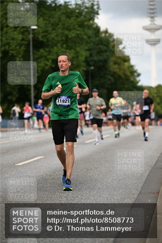 29.06.2025 - hella hamburg halbmarathon Dr. Thomas Lammeyer http://msf.ph/oto/8508773 29.06.2025 10:30:08 Kennedybrücke 1093, 1305, 1627, 1740, 2278, 3765, 3920, 3961, 3963, 4378, 5028, 6663, 6869, 8357, 9186, 11157, 11400 meine-sportfotos.de