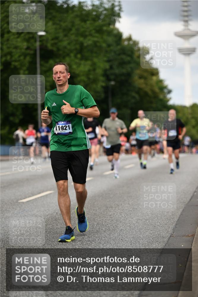 29.06.2025 - hella hamburg halbmarathon Dr. Thomas Lammeyer http://msf.ph/oto/8508777 29.06.2025 10:30:09 Kennedybrücke 1093, 1305, 1627, 1740, 2278, 3765, 3961, 3963, 4378, 5028, 6663, 6869, 8357, 9186, 11400 meine-sportfotos.de