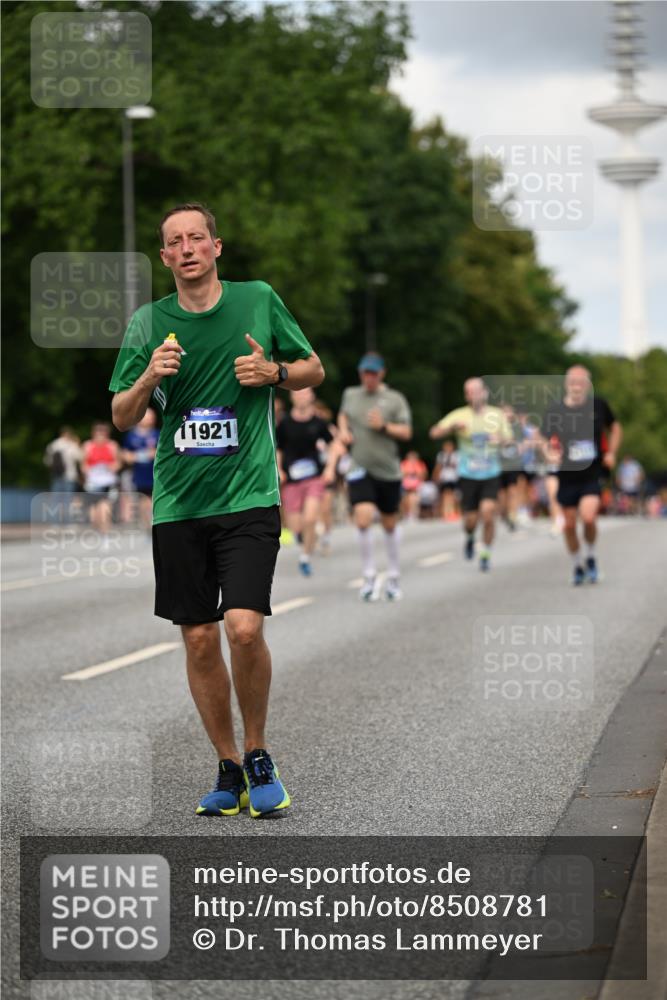 29.06.2025 - hella hamburg halbmarathon Dr. Thomas Lammeyer http://msf.ph/oto/8508781 29.06.2025 10:30:09 Kennedybrücke 1093, 1305, 1627, 1740, 2278, 3765, 3961, 3963, 4378, 5028, 6663, 6869, 8357, 9186, 11400 meine-sportfotos.de