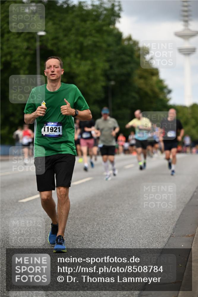 29.06.2025 - hella hamburg halbmarathon Dr. Thomas Lammeyer http://msf.ph/oto/8508784 29.06.2025 10:30:09 Kennedybrücke 1093, 1305, 1627, 1740, 2278, 3765, 3961, 3963, 4378, 5028, 6663, 6869, 8357, 9186, 11400 meine-sportfotos.de