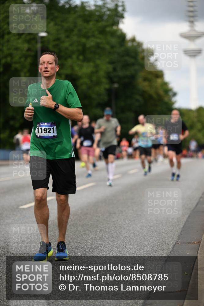 29.06.2025 - hella hamburg halbmarathon Dr. Thomas Lammeyer http://msf.ph/oto/8508785 29.06.2025 10:30:09 Kennedybrücke 1093, 1305, 1627, 1740, 2278, 3765, 3961, 3963, 4378, 5028, 6663, 6869, 8357, 9186, 11400 meine-sportfotos.de