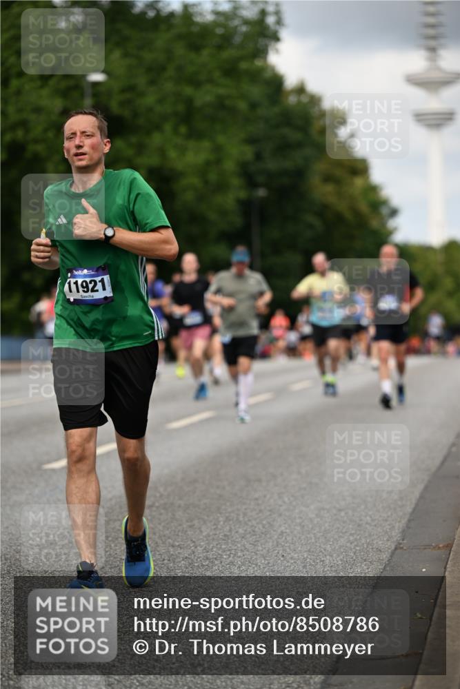 29.06.2025 - hella hamburg halbmarathon Dr. Thomas Lammeyer http://msf.ph/oto/8508786 29.06.2025 10:30:09 Kennedybrücke 1093, 1305, 1627, 1740, 2278, 3765, 3961, 3963, 4378, 5028, 6663, 6869, 8357, 9186, 11400 meine-sportfotos.de