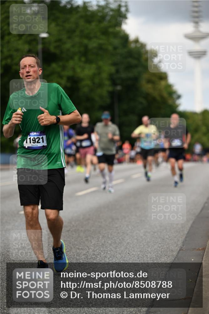 29.06.2025 - hella hamburg halbmarathon Dr. Thomas Lammeyer http://msf.ph/oto/8508788 29.06.2025 10:30:09 Kennedybrücke 1093, 1305, 1627, 1740, 2278, 3765, 3961, 3963, 4378, 5028, 6663, 6869, 8357, 9186, 11400 meine-sportfotos.de