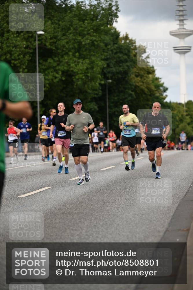 29.06.2025 - hella hamburg halbmarathon Dr. Thomas Lammeyer http://msf.ph/oto/8508801 29.06.2025 10:30:11 Kennedybrücke 1093, 1305, 1740, 2278, 3765, 3961, 3963, 4378, 5028, 5564, 6478, 6663, 6869, 8079, 8357, 8881, 9186, 10845, 10846, 11400 meine-sportfotos.de