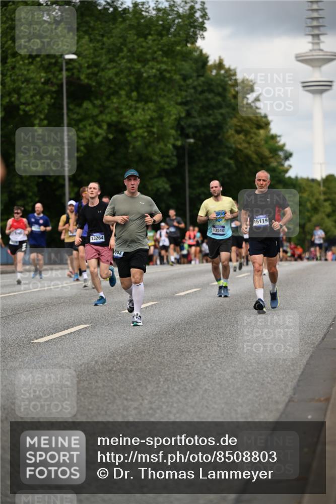 29.06.2025 - hella hamburg halbmarathon Dr. Thomas Lammeyer http://msf.ph/oto/8508803 29.06.2025 10:30:11 Kennedybrücke 1093, 1305, 1740, 2278, 3765, 3961, 3963, 4378, 5028, 5564, 6478, 6663, 6869, 8079, 8357, 8881, 9186, 10845, 10846, 11400 meine-sportfotos.de
