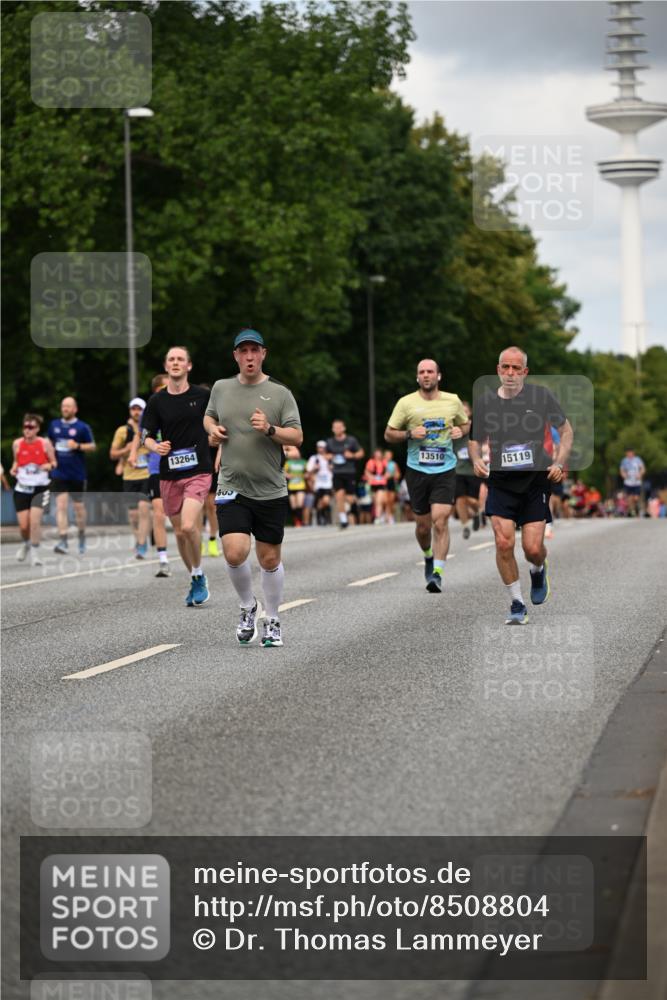 29.06.2025 - hella hamburg halbmarathon Dr. Thomas Lammeyer http://msf.ph/oto/8508804 29.06.2025 10:30:11 Kennedybrücke 1093, 1305, 1740, 2278, 3765, 3961, 3963, 4378, 5028, 5564, 6478, 6663, 6869, 8079, 8357, 8881, 9186, 10845, 10846, 11400 meine-sportfotos.de