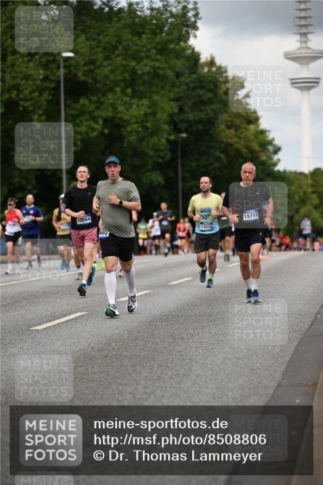 29.06.2025 - hella hamburg halbmarathon Dr. Thomas Lammeyer http://msf.ph/oto/8508806 29.06.2025 10:30:11 Kennedybrücke 1093, 1305, 1740, 2278, 3765, 3961, 3963, 4378, 5028, 5564, 6478, 6663, 6869, 8079, 8357, 8881, 9186, 10845, 10846, 11400 meine-sportfotos.de